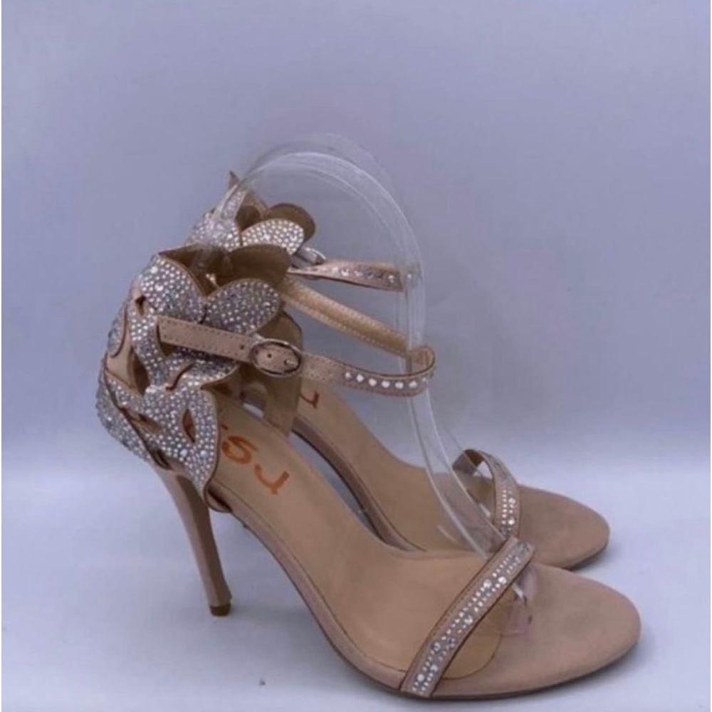 NIB size 5 Nude rhinestone heels